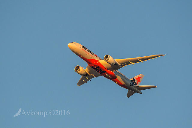 jetstar dreamliner 8168