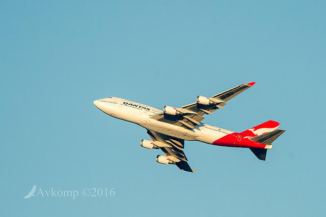 qantas 747 10864