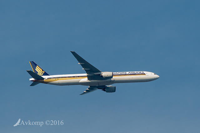 singapore b777 7576