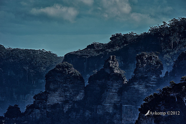 three sisters dark contrast